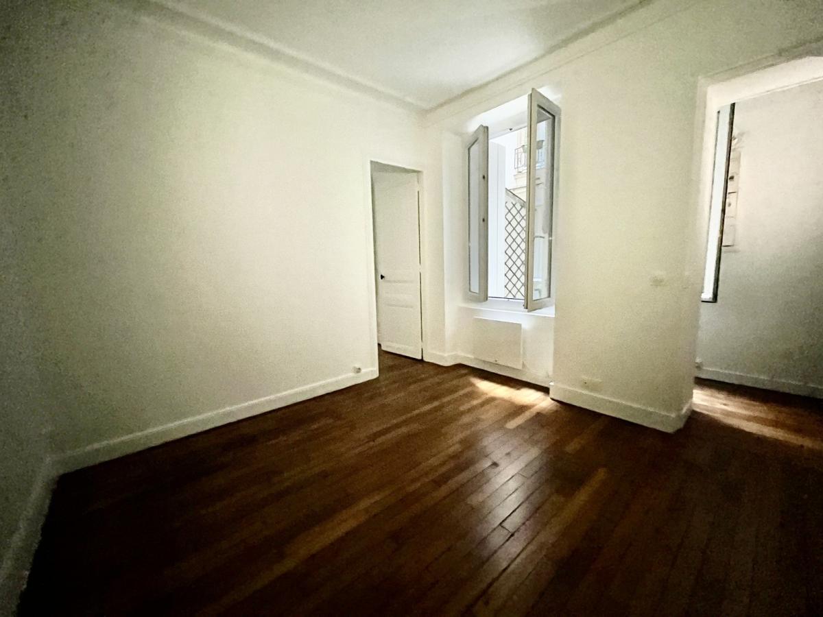 A LOUER 2 Pièces 33.44m²  Paris VIIème