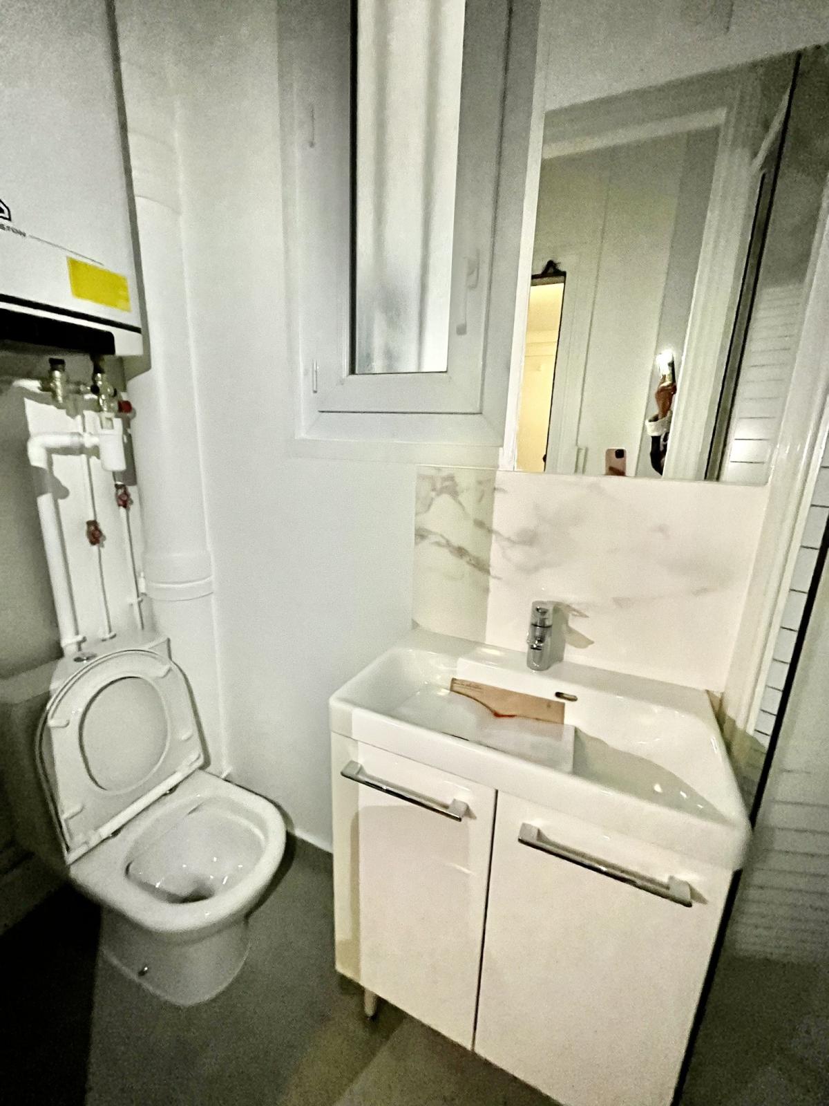 A LOUER 2 Pièces 33.44m²  Paris VIIème