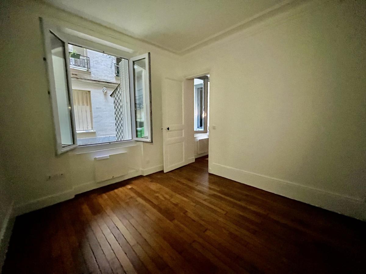 A LOUER 2 Pièces 33.44m²  Paris VIIème
