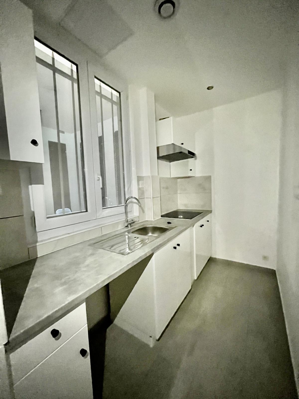 A LOUER 2 Pièces 33.44m²  Paris VIIème
