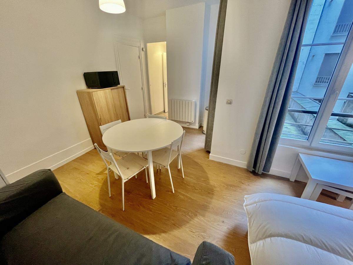 PAris XVIIIème, Mairie du XVème Jules Joffrin, Studio meublé