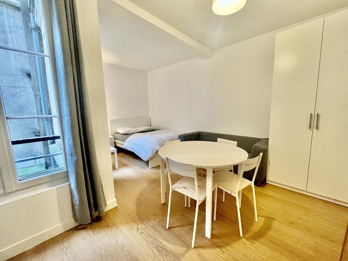 PAris XVIIIème, Mairie du XVème Jules Joffrin, Studio meublé