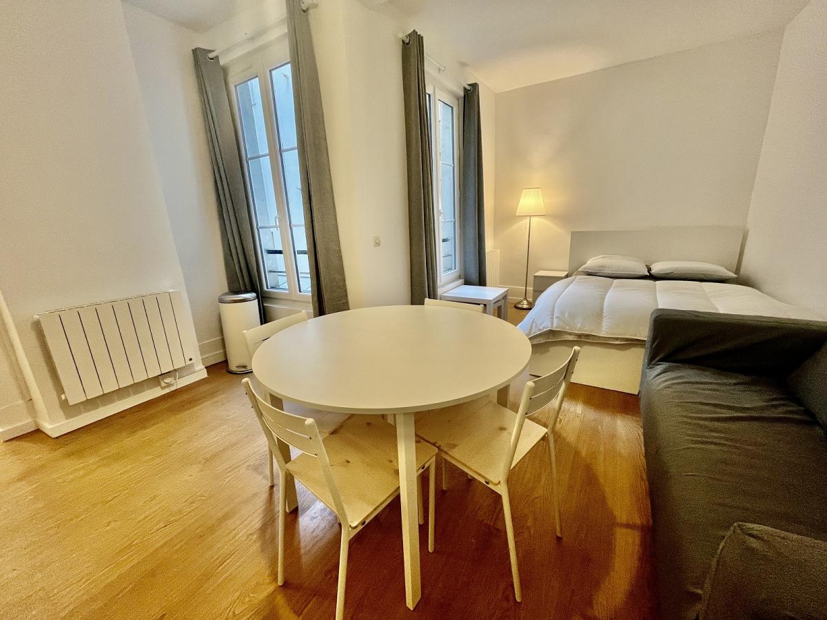 PAris XVIIIème, Mairie du XVème Jules Joffrin, Studio meublé