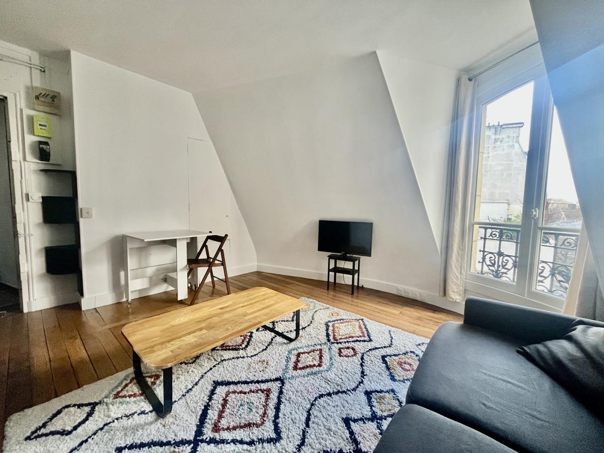 PARIS VIIème Studio meublé