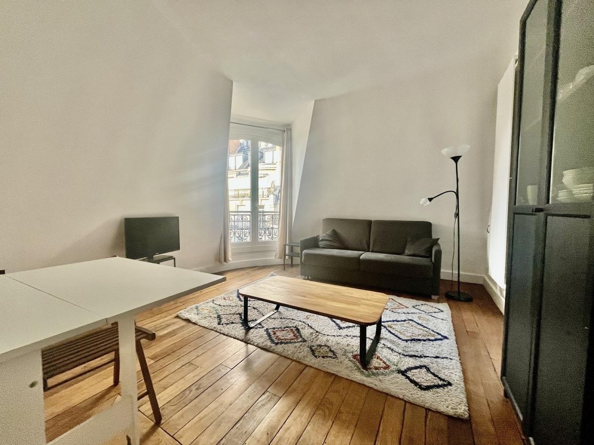 PARIS VIIème Studio meublé