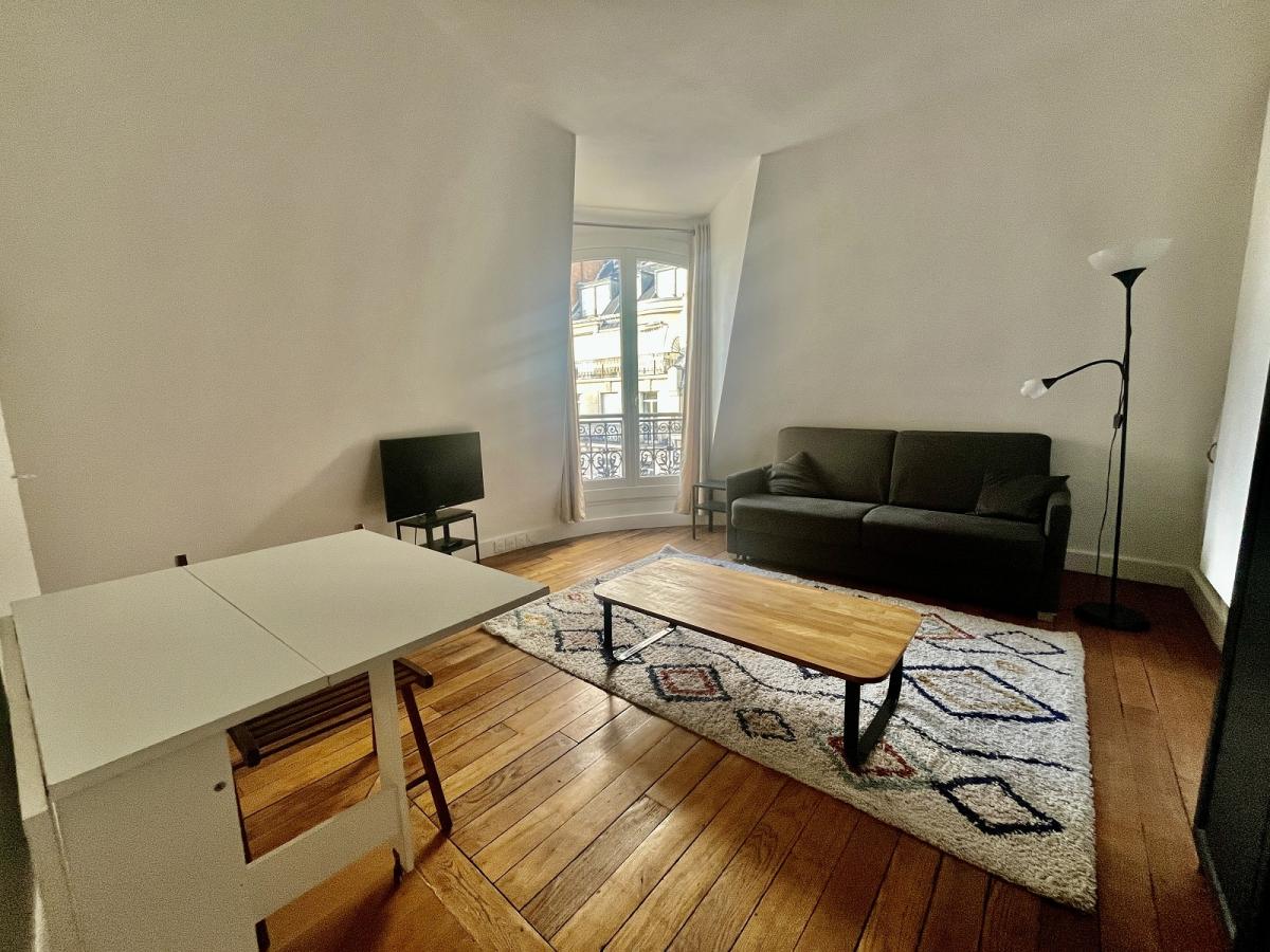 PARIS VIIème Studio meublé
