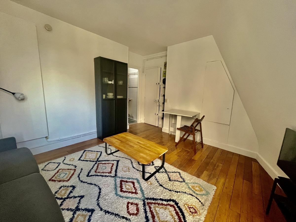 PARIS VIIème Studio meublé