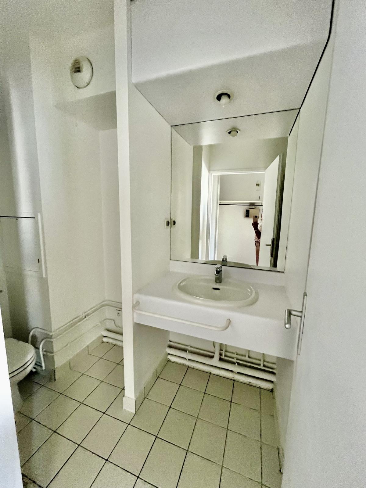 A LOUER GRAND STUDIO 31m² MONT VALERIEN