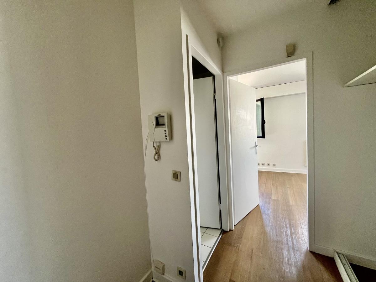 A LOUER GRAND STUDIO 31m² MONT VALERIEN