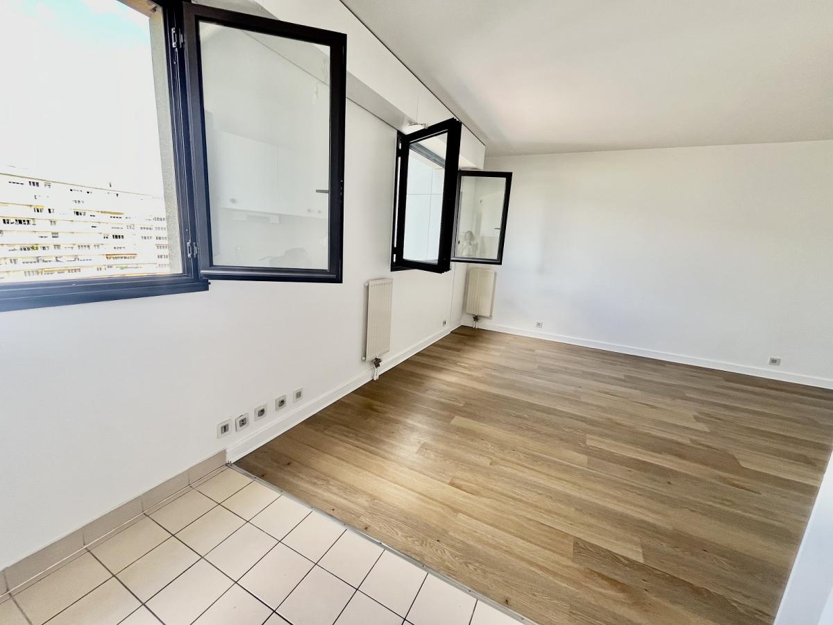 A LOUER GRAND STUDIO 31m² MONT VALERIEN
