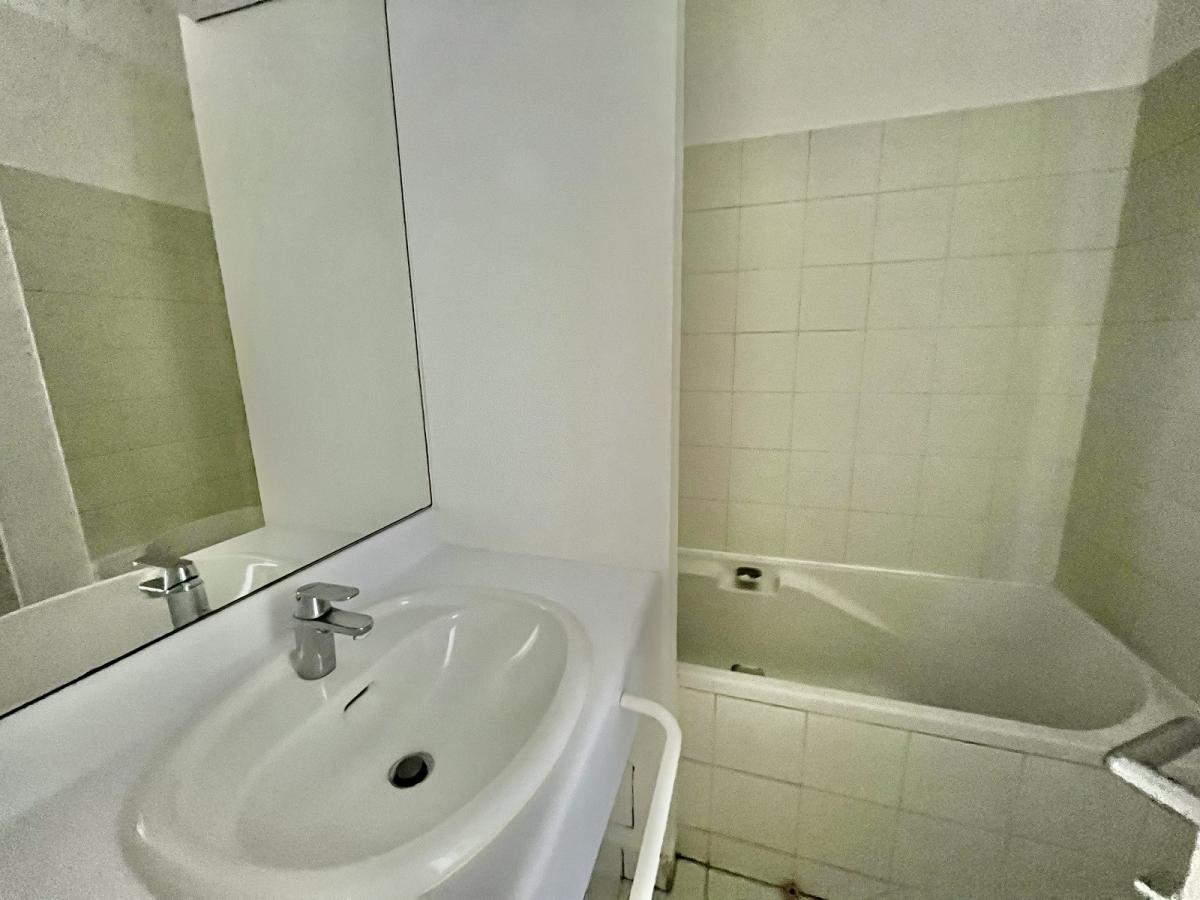 A LOUER GRAND STUDIO 31m² MONT VALERIEN