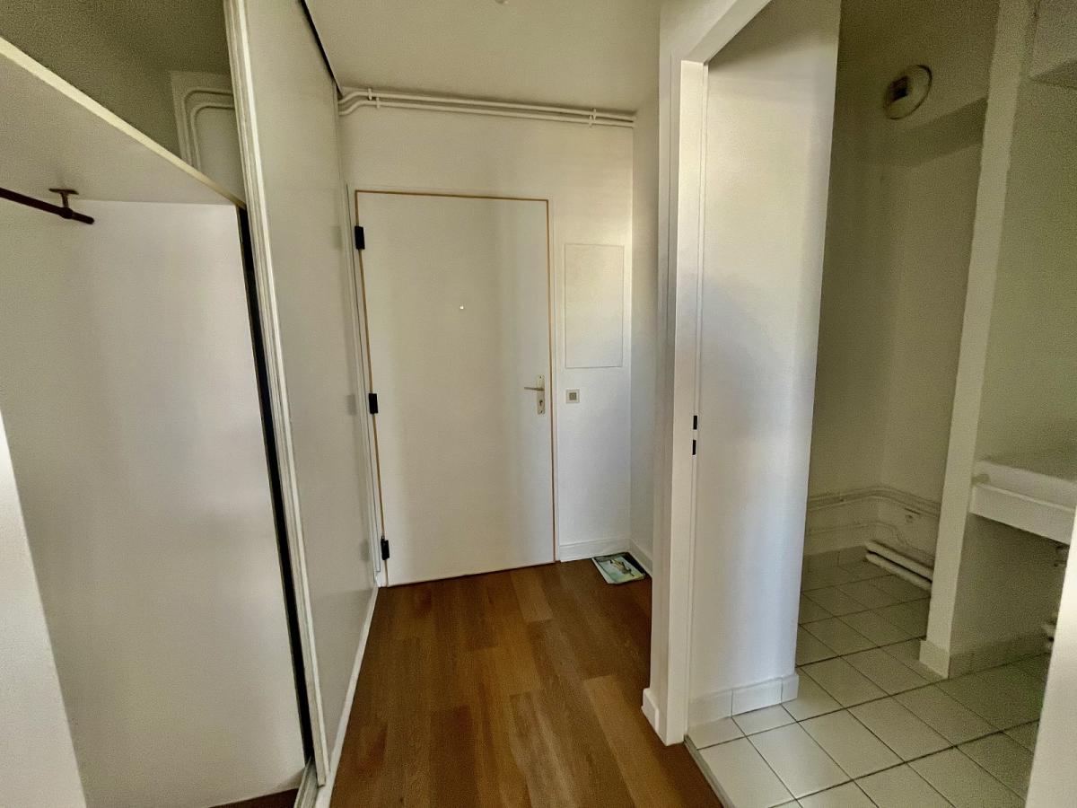 A LOUER GRAND STUDIO 31m² MONT VALERIEN