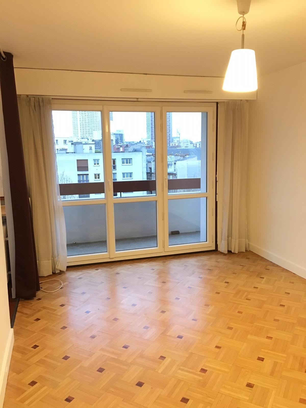 Paris XIIIème  OLYMPIADES , Studio avec Balcon