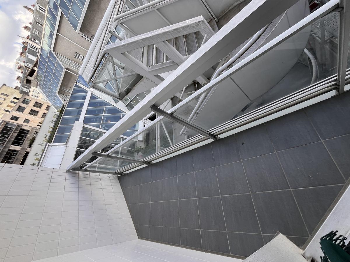 Paris XIXème, Métro Jaurès ou Riquet, Studio de 28m² BALCON ET PARKING