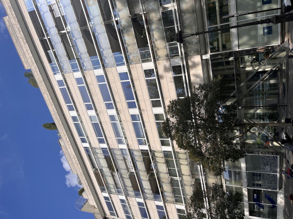 Paris XIXème, Métro Jaurès ou Riquet, Studio de 28m² BALCON ET PARKING