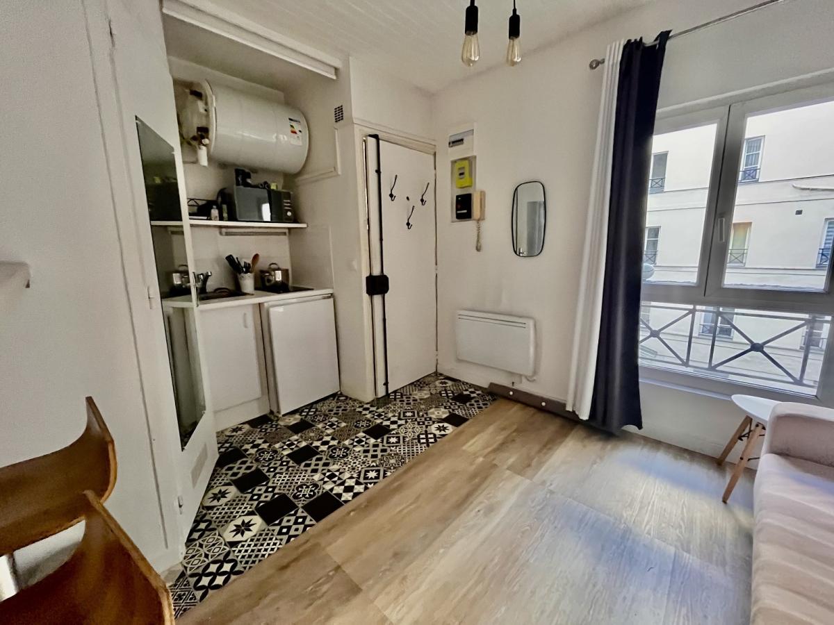 STUDIO Meublé PARIS IXème  11.40m² 