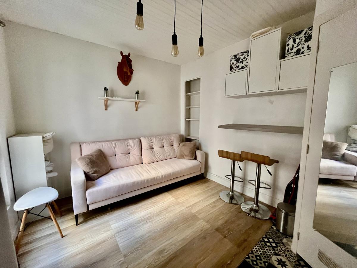 STUDIO Meublé PARIS IXème  11.40m² 