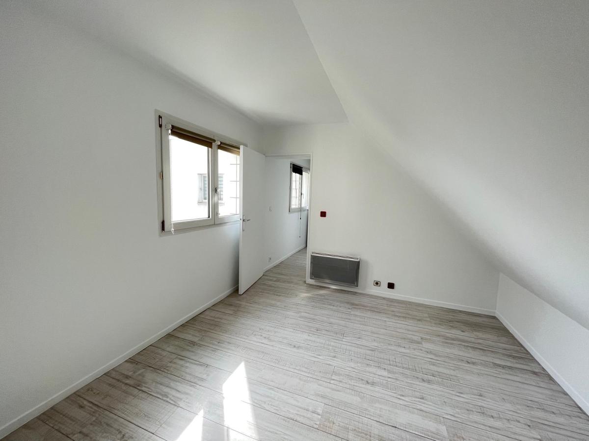 Paris XIIème, Grand 2 pièces de 53,71m2 en dernier étage avec place de parking en sous-sol.