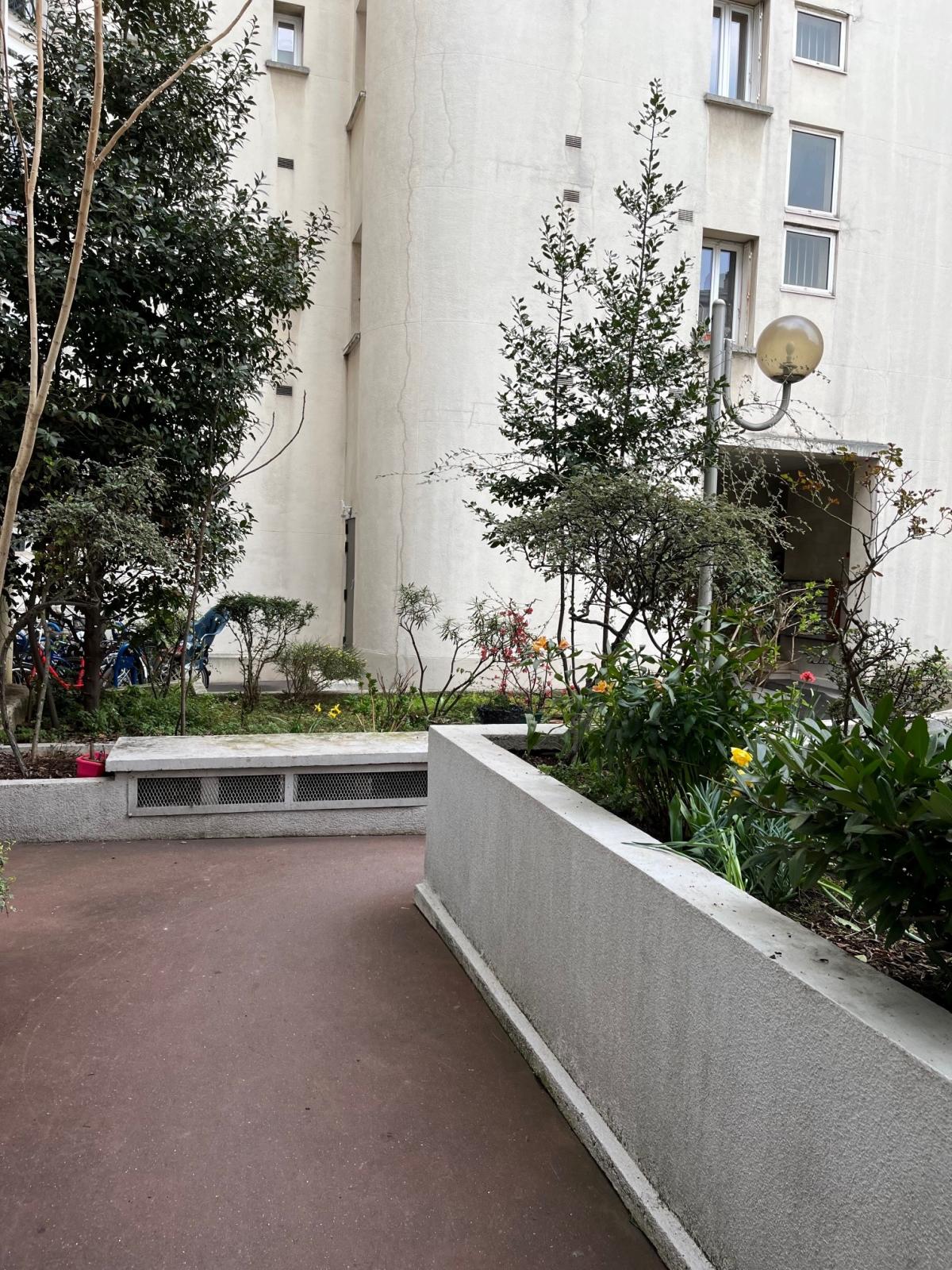 Paris XIIème, Grand 2 pièces de 53,71m2 en dernier étage avec place de parking en sous-sol.