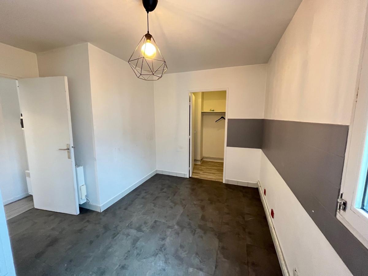 Paris XIIème, Grand 2 pièces de 53,71m2 en dernier étage avec place de parking en sous-sol.