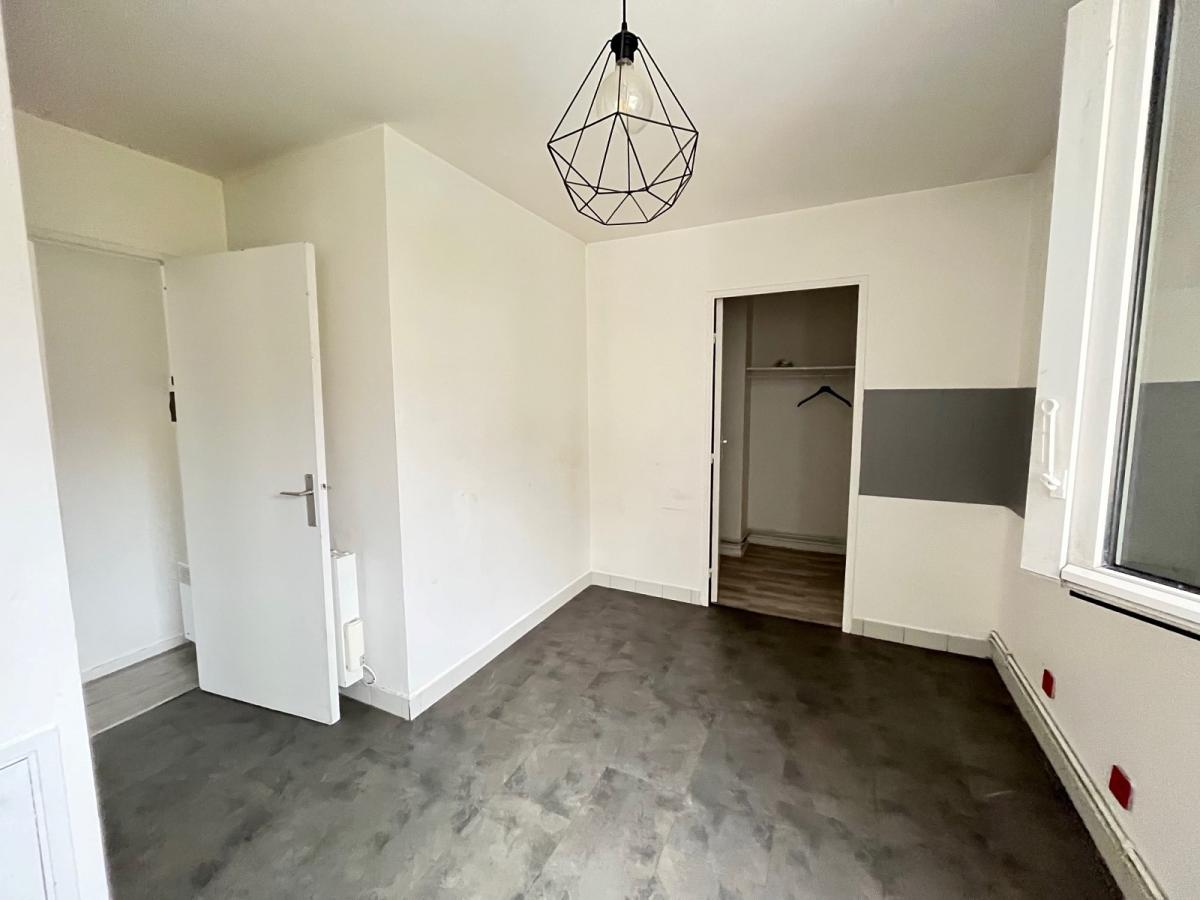 Paris XIIème, Grand 2 pièces de 53,71m2 en dernier étage avec place de parking en sous-sol.