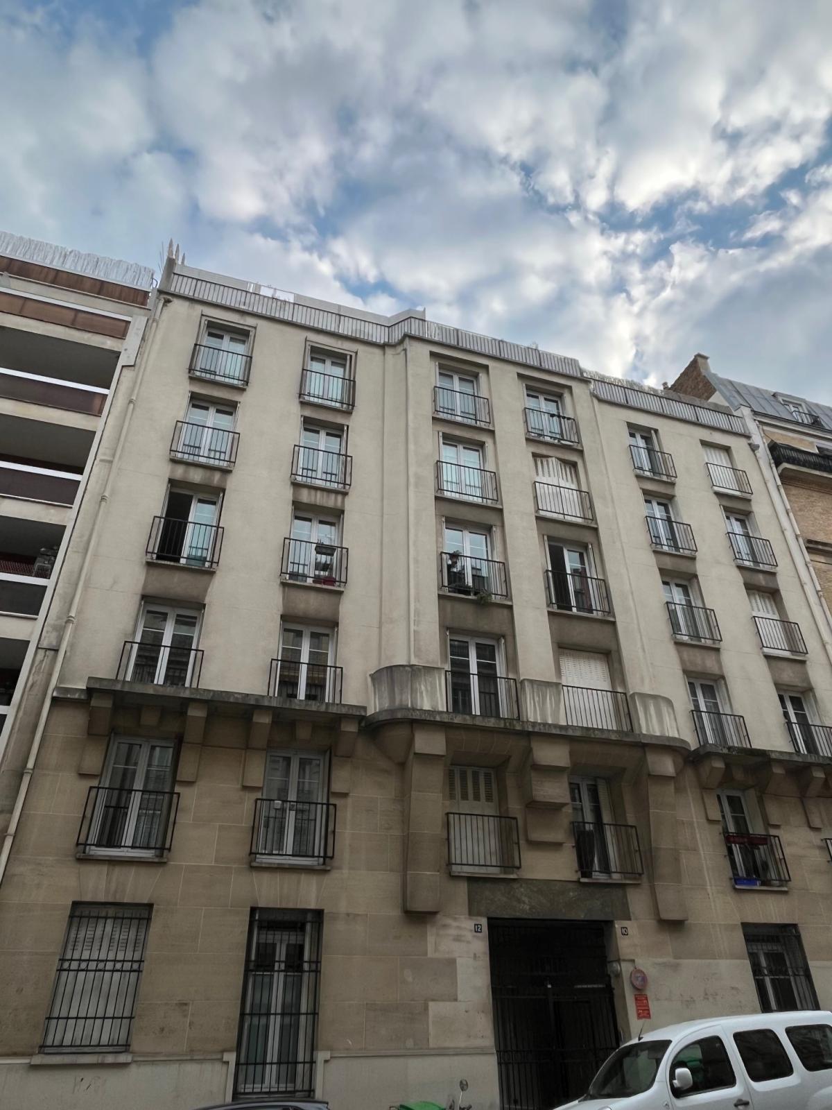 Paris XIIème, Grand 2 pièces de 53,71m2 en dernier étage avec place de parking en sous-sol.