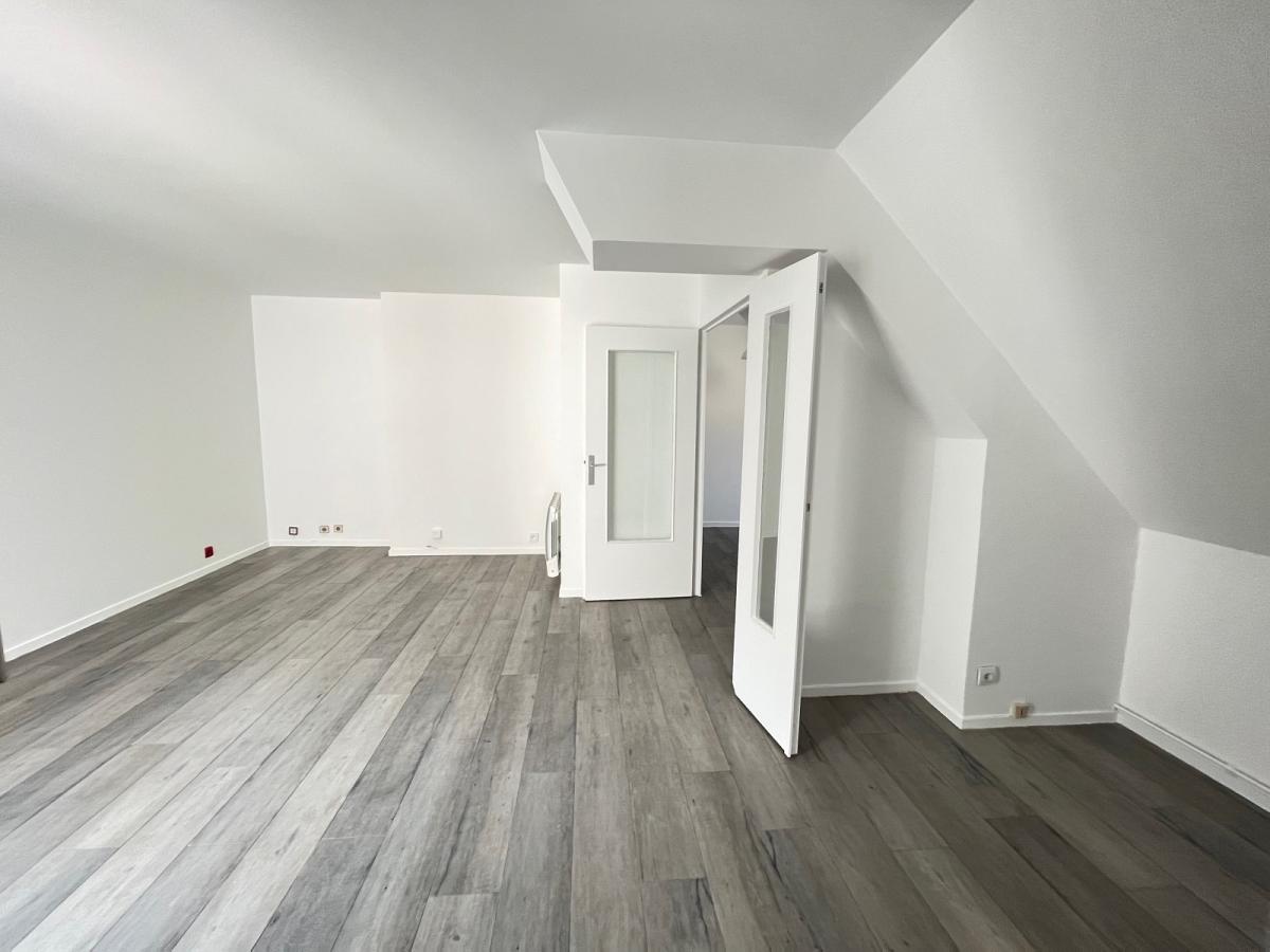 Paris XIIème, Grand 2 pièces de 53,71m2 en dernier étage avec place de parking en sous-sol.