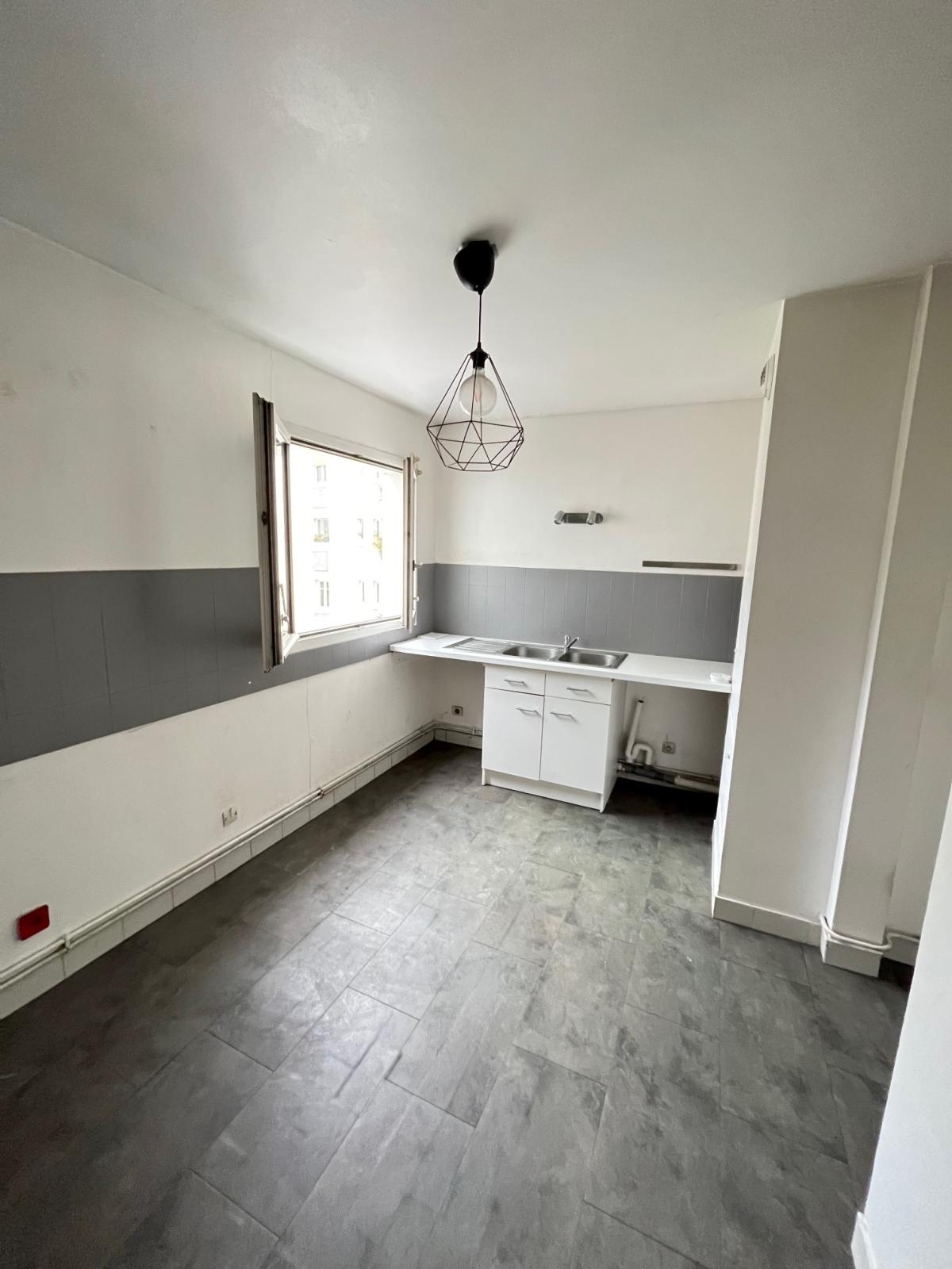 Paris XIIème, Grand 2 pièces de 53,71m2 en dernier étage avec place de parking en sous-sol.