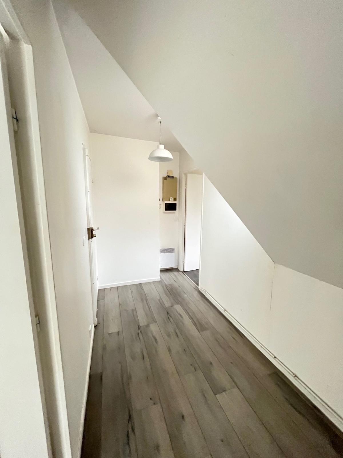 Paris XIIème, Grand 2 pièces de 53,71m2 en dernier étage avec place de parking en sous-sol.