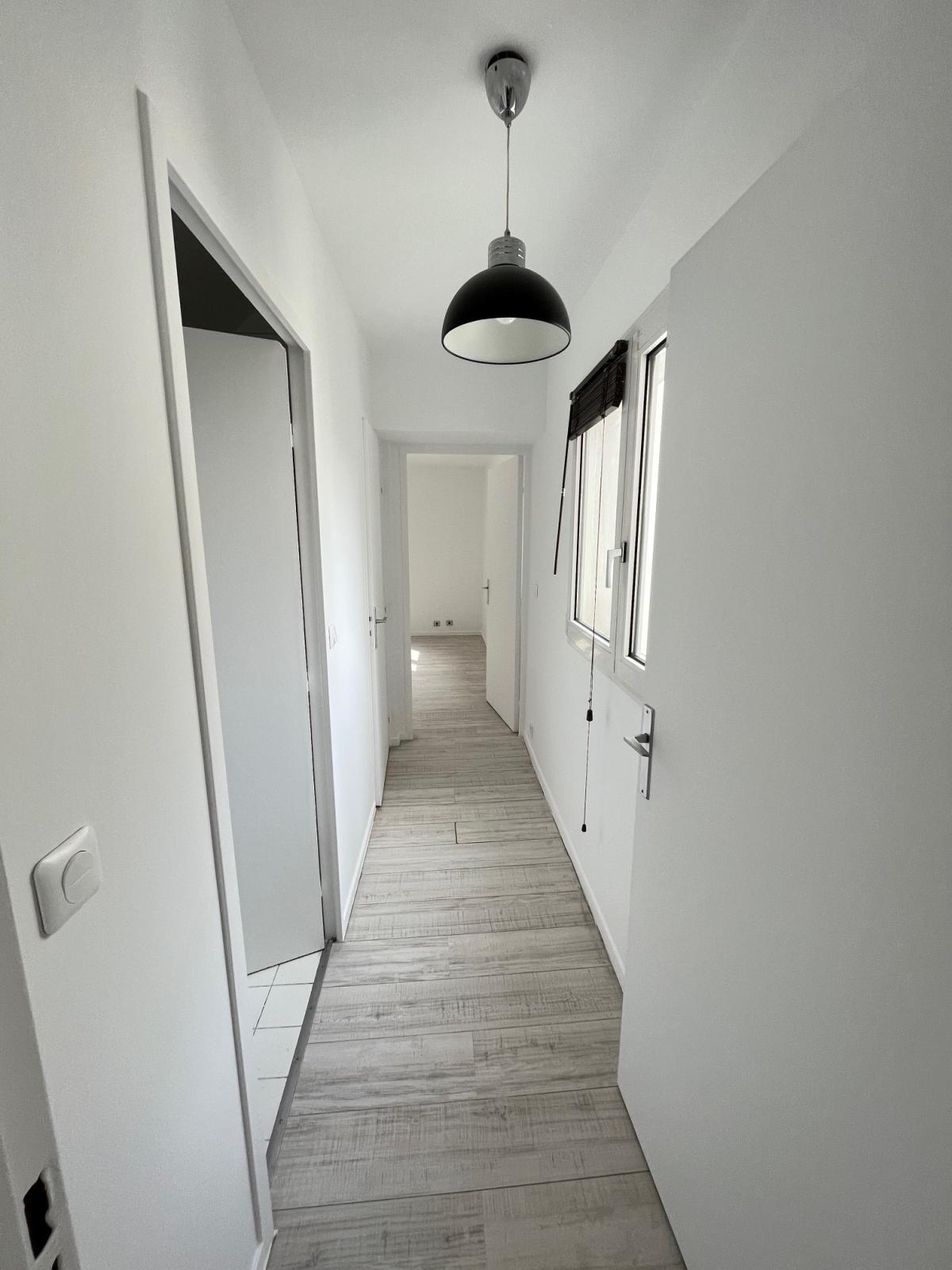 Paris XIIème, Grand 2 pièces de 53,71m2 en dernier étage avec place de parking en sous-sol.