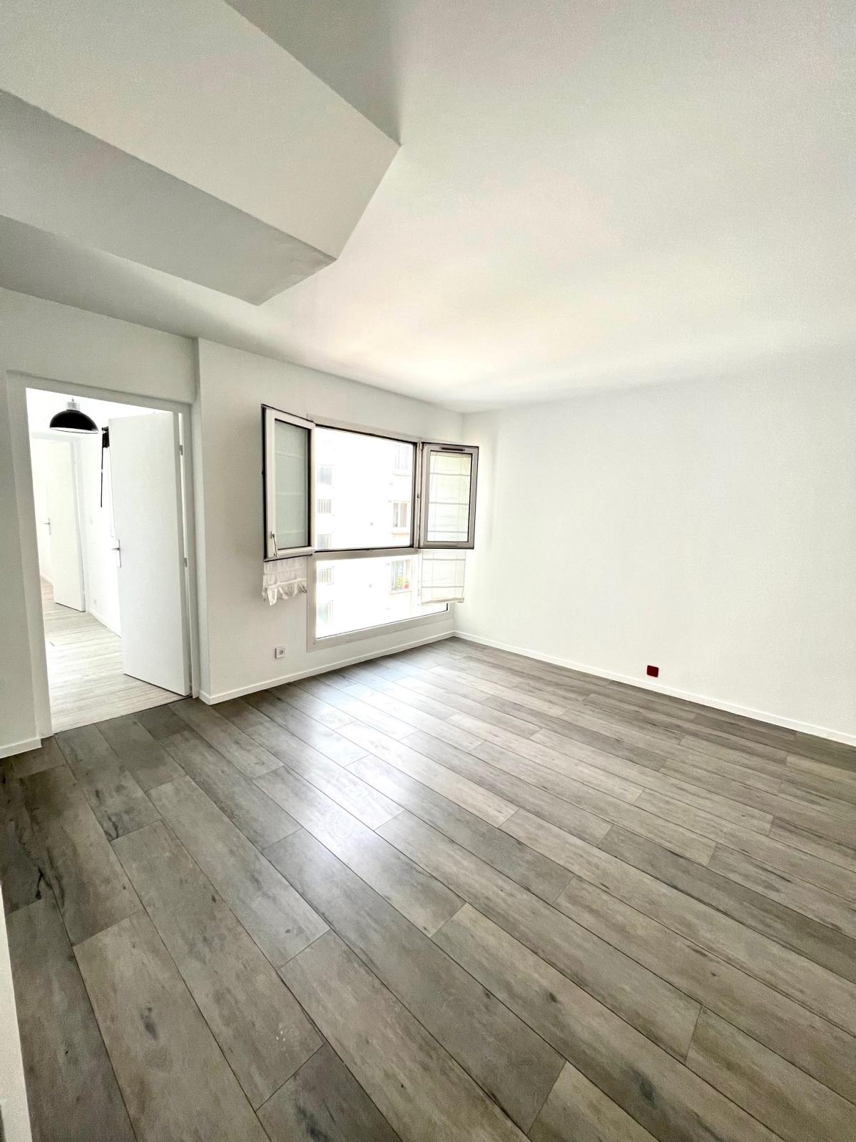 Paris XIIème, Grand 2 pièces de 53,71m2 en dernier étage avec place de parking en sous-sol.