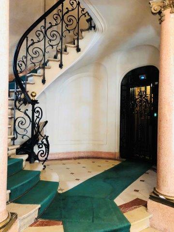 A LOUER en DUPLEX 74m² 3 PIECES PARIS VIème.