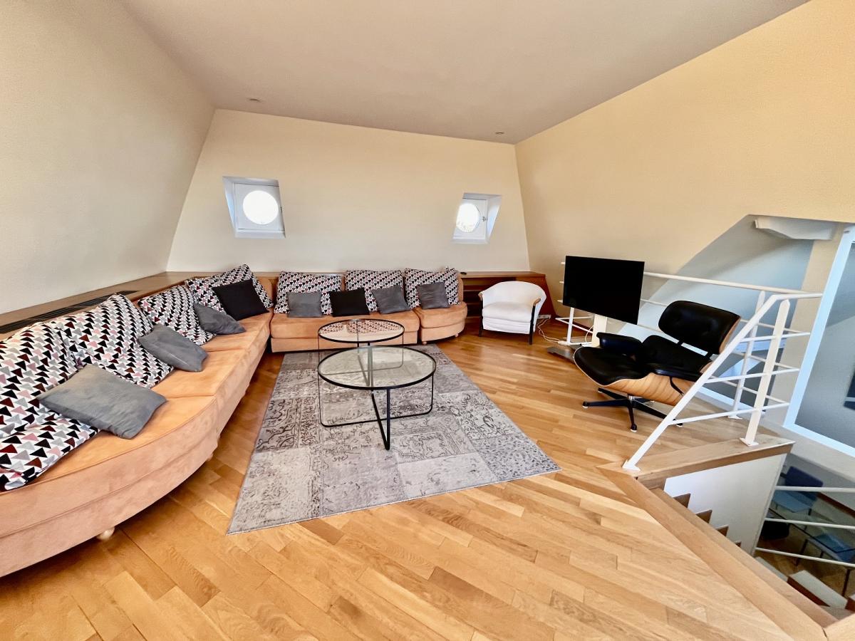 A LOUER en DUPLEX 74m² 3 PIECES PARIS VIème.