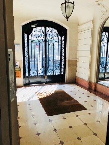 A LOUER en DUPLEX 74m² 3 PIECES PARIS VIème.