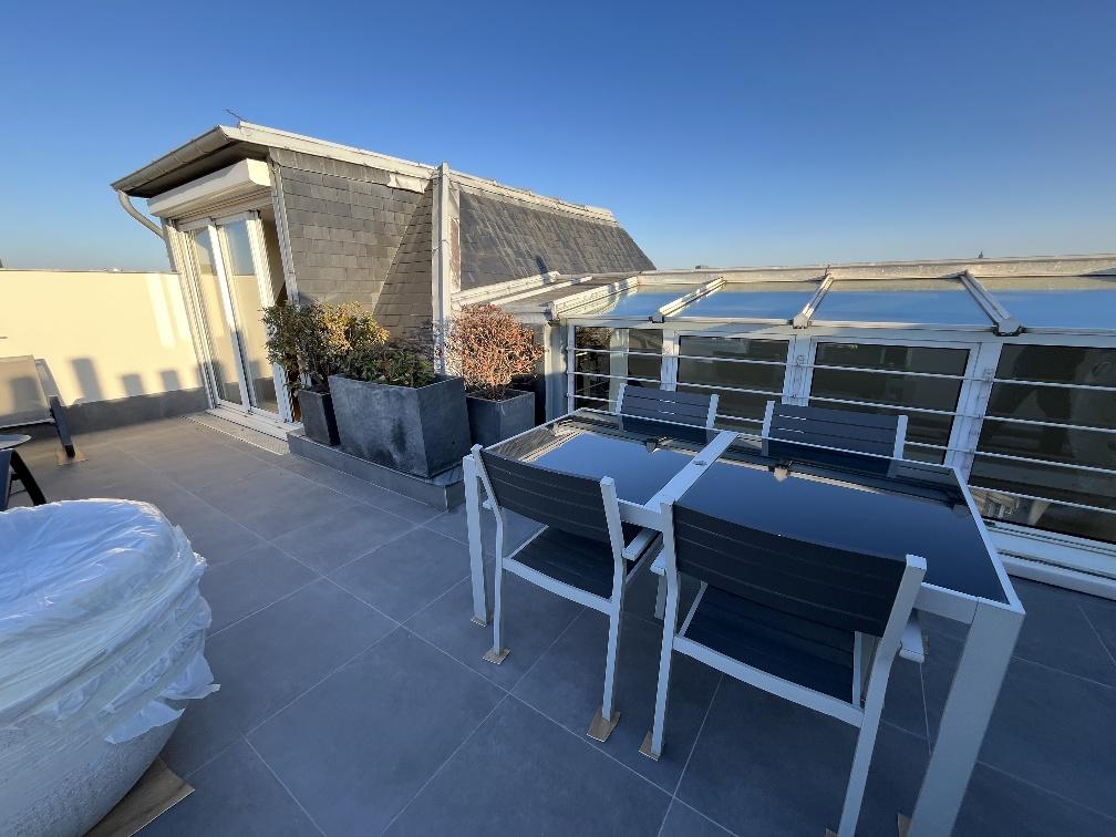 A LOUER en DUPLEX 74m² 3 PIECES PARIS VIème.