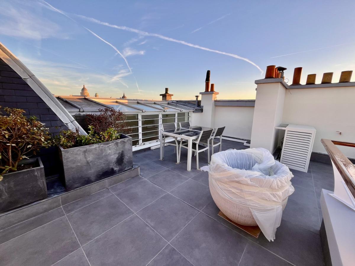 A LOUER en DUPLEX 74m² 3 PIECES PARIS VIème.