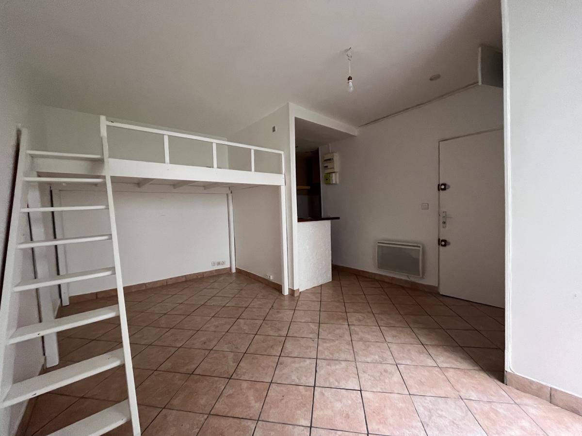 STUDIO AVEC MEZZANINE 21m²  - CHARLES MICHELS