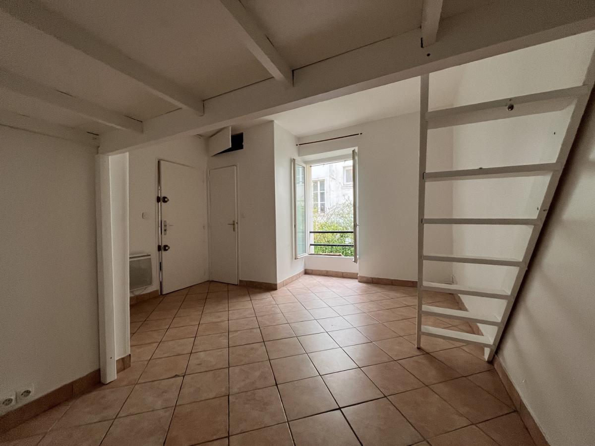 STUDIO AVEC MEZZANINE 21m²  - CHARLES MICHELS