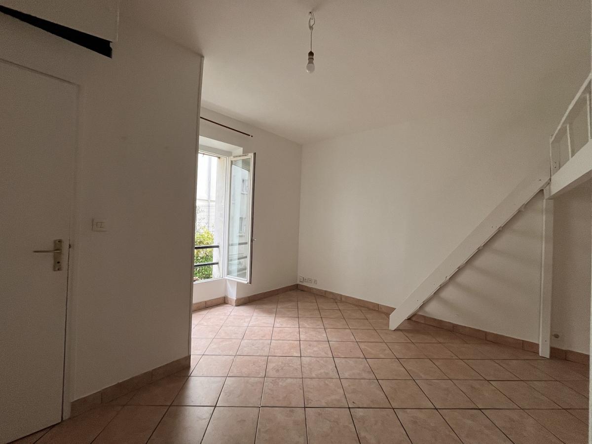 STUDIO AVEC MEZZANINE 21m²  - CHARLES MICHELS