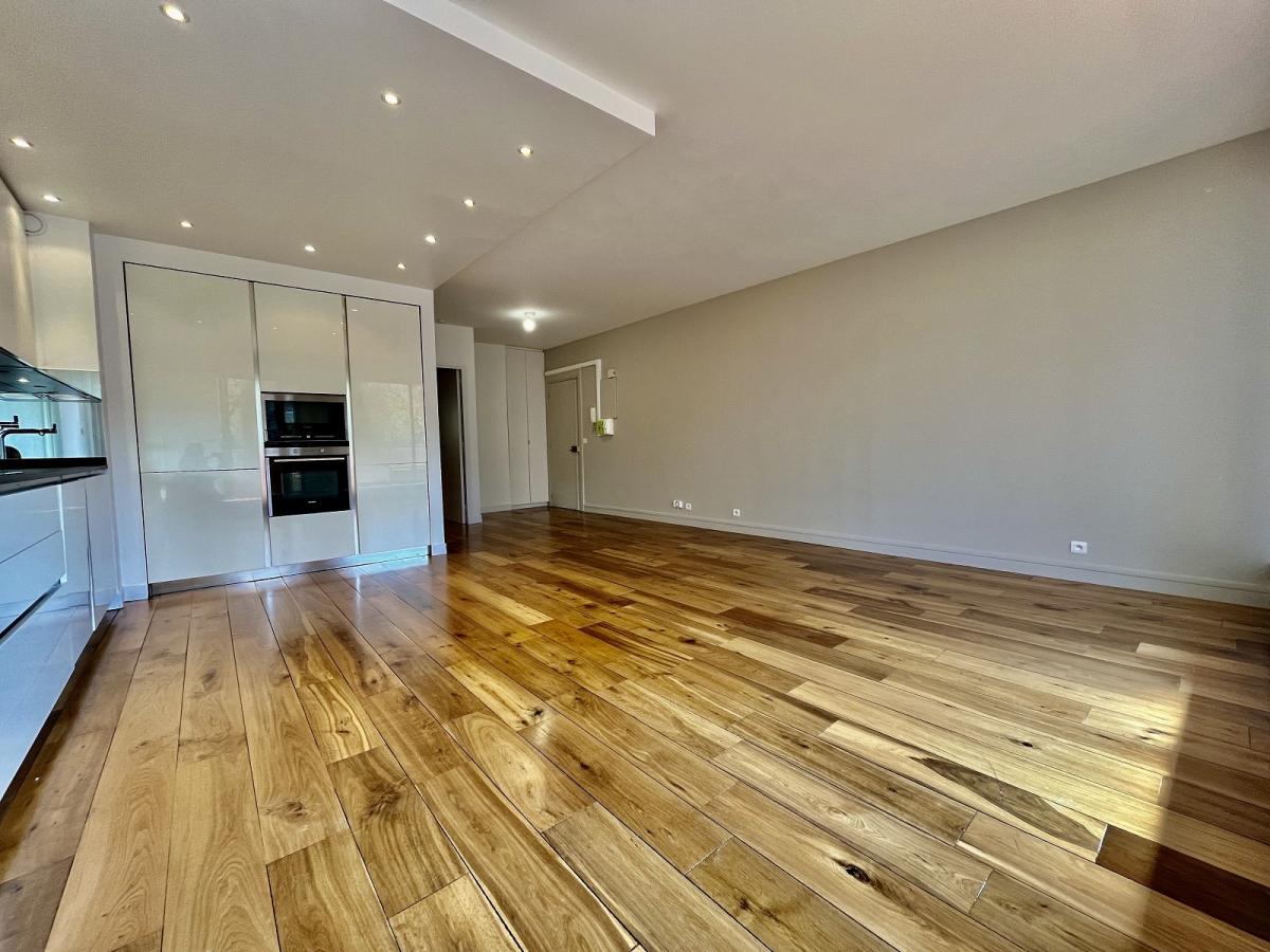 Neuilly sur Seine (92200), Magnifique  3 Pièces avec  Balcon