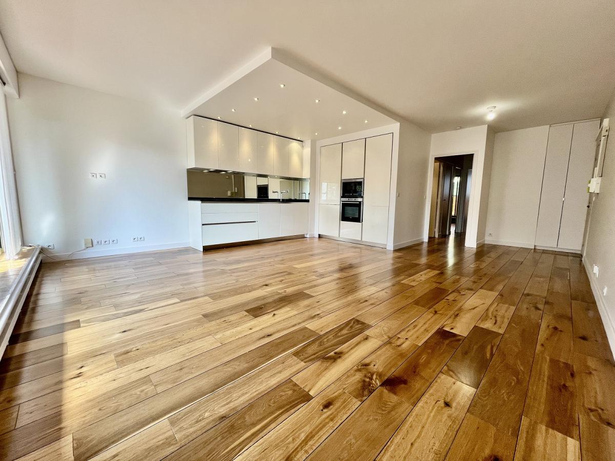 Neuilly sur Seine (92200), Magnifique  3 Pièces avec  Balcon