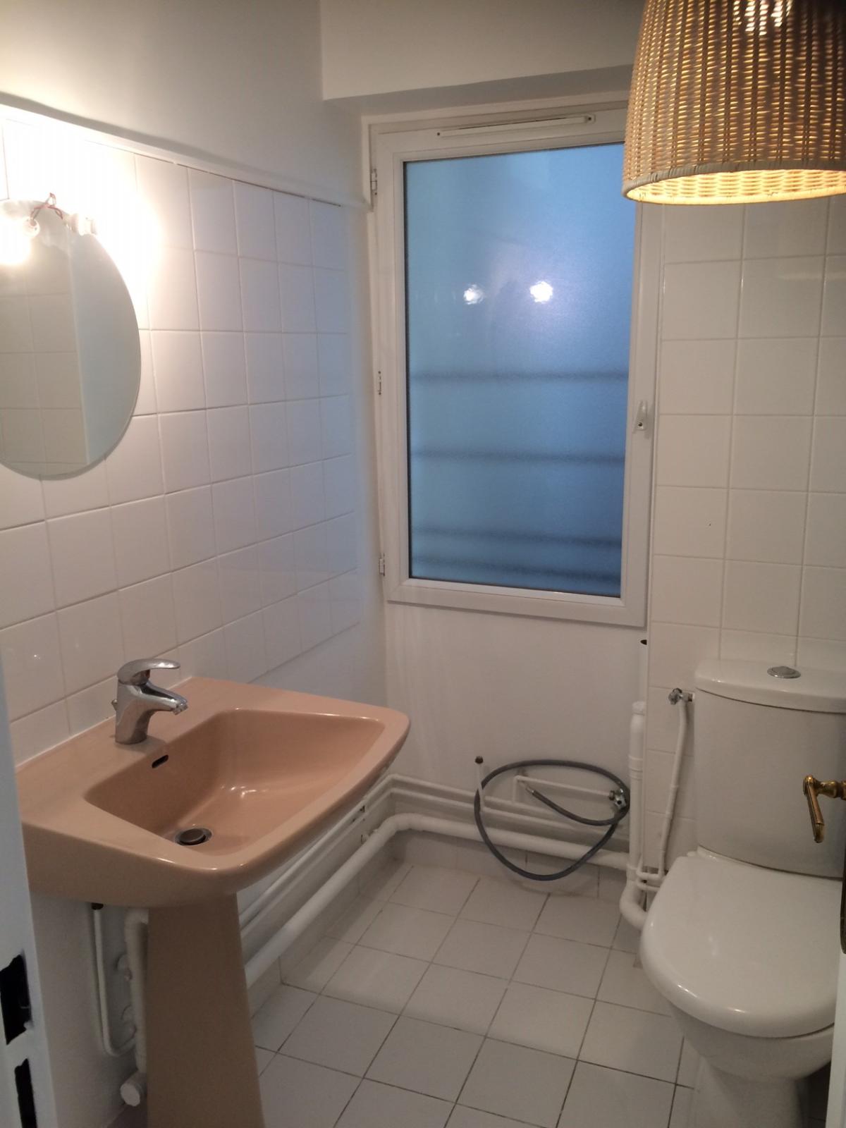 Paris 10ème, BONNE NOUVELLE, Beau Studio en dernier étage