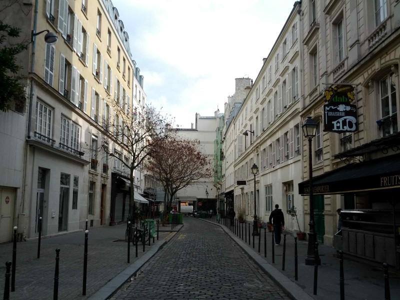 Paris 10ème, BONNE NOUVELLE, Beau Studio en dernier étage
