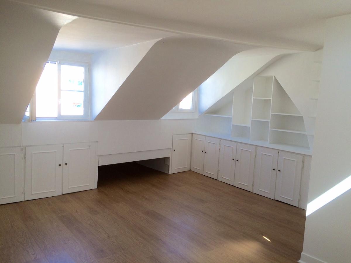 Paris 10ème, BONNE NOUVELLE, Beau Studio en dernier étage