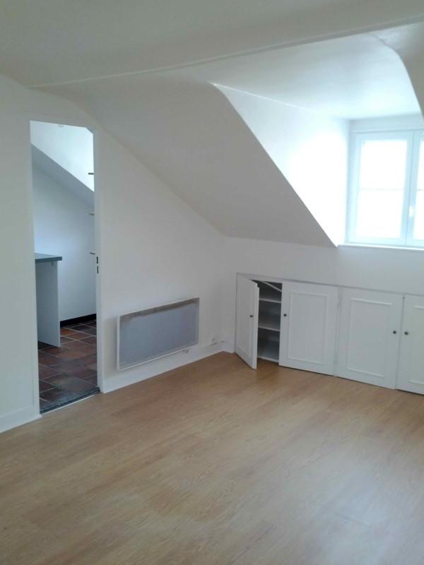 Paris 10ème, BONNE NOUVELLE, Beau Studio en dernier étage