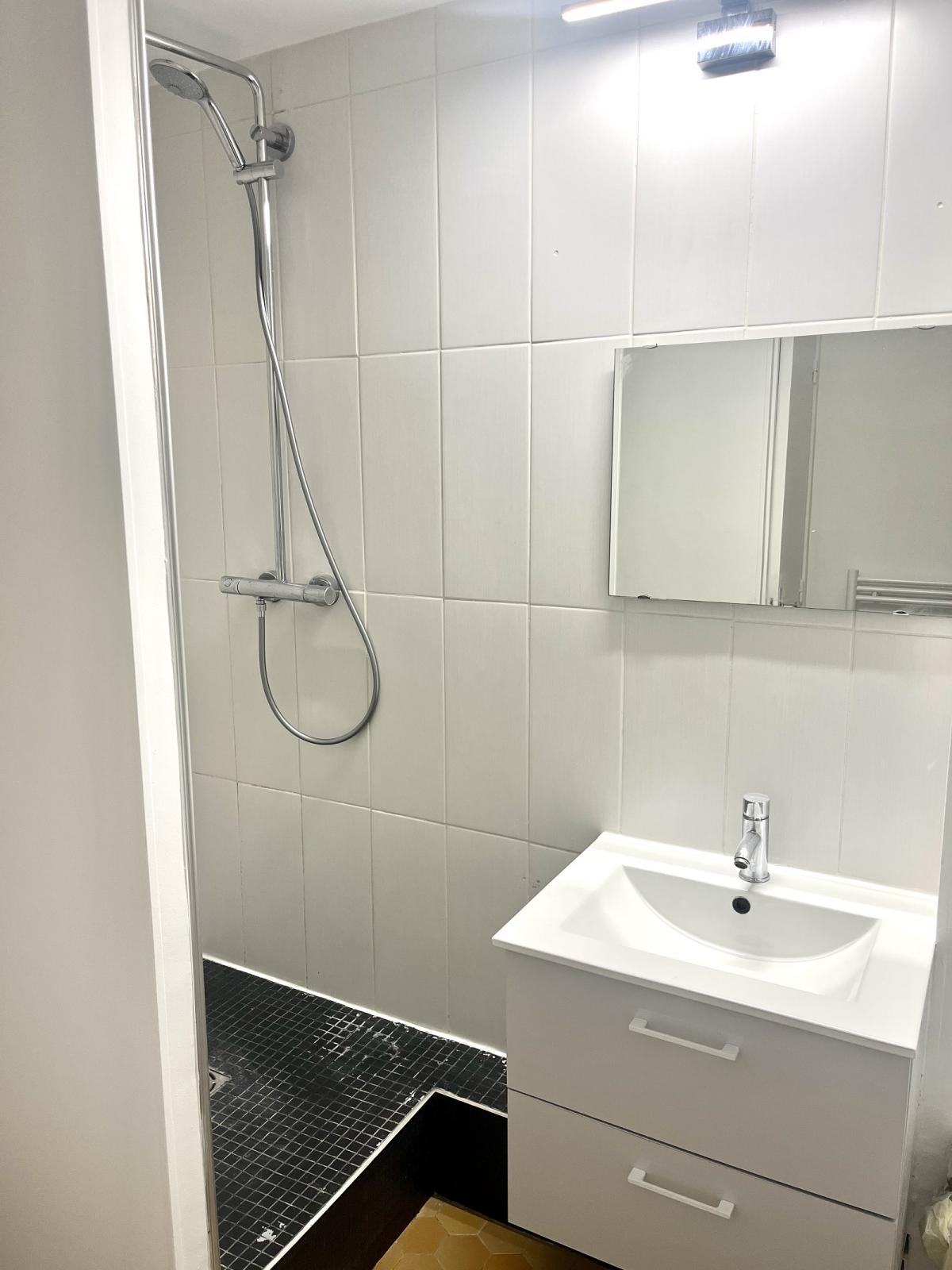 A LOUER STUDIO 25.39m2 PARIS XIIème Métro Dugommier