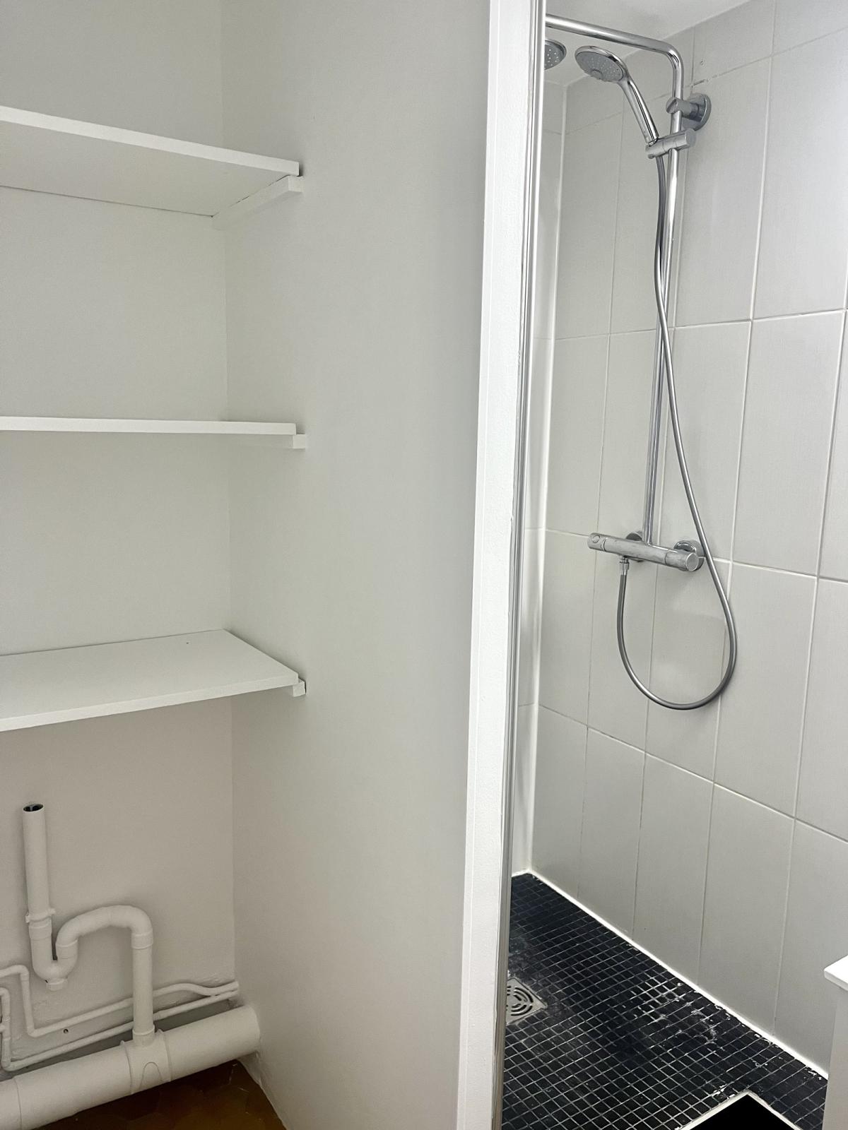 A LOUER STUDIO 25.39m2 PARIS XIIème Métro Dugommier