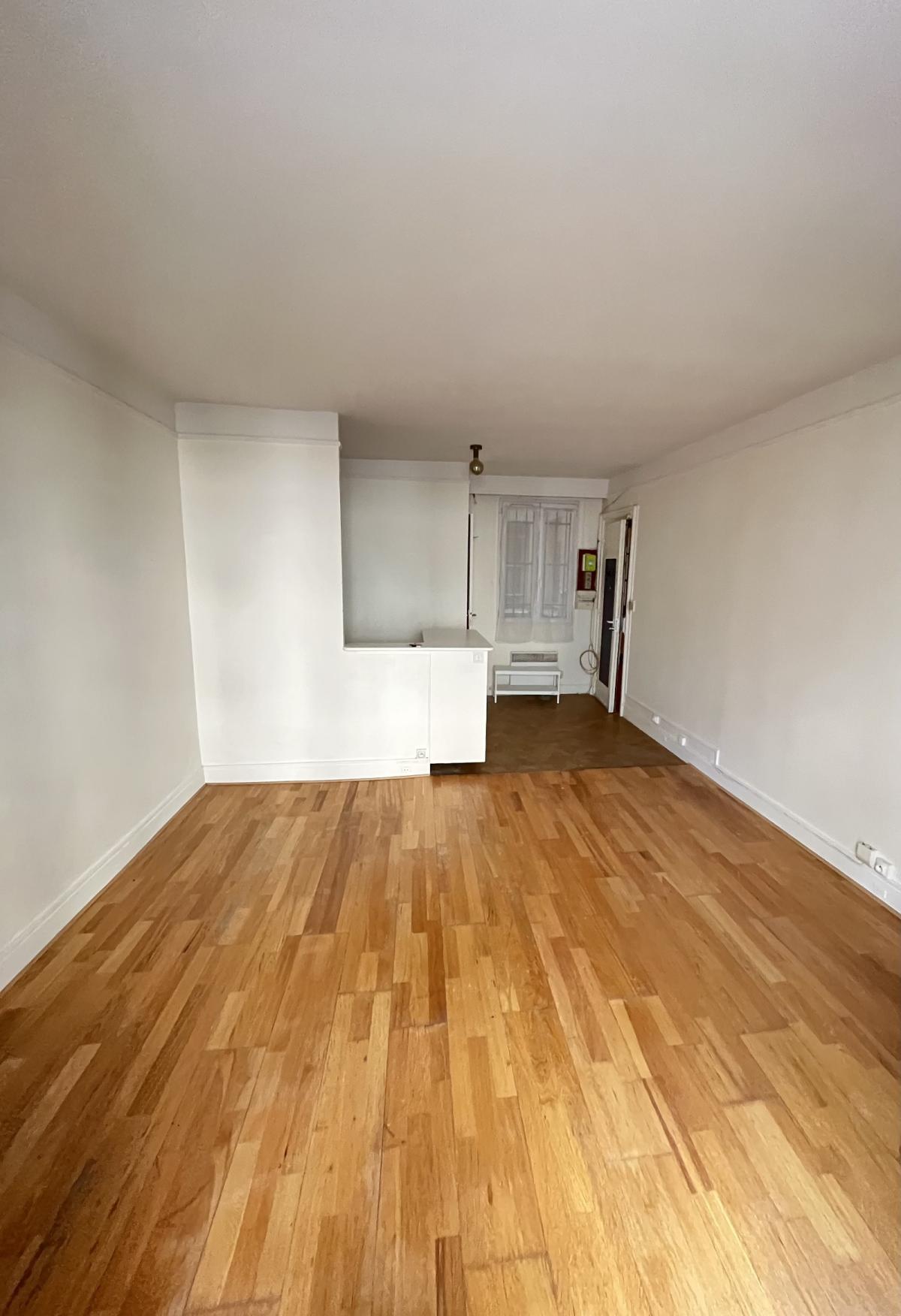 A LOUER STUDIO 25.39m2 PARIS XIIème Métro Dugommier