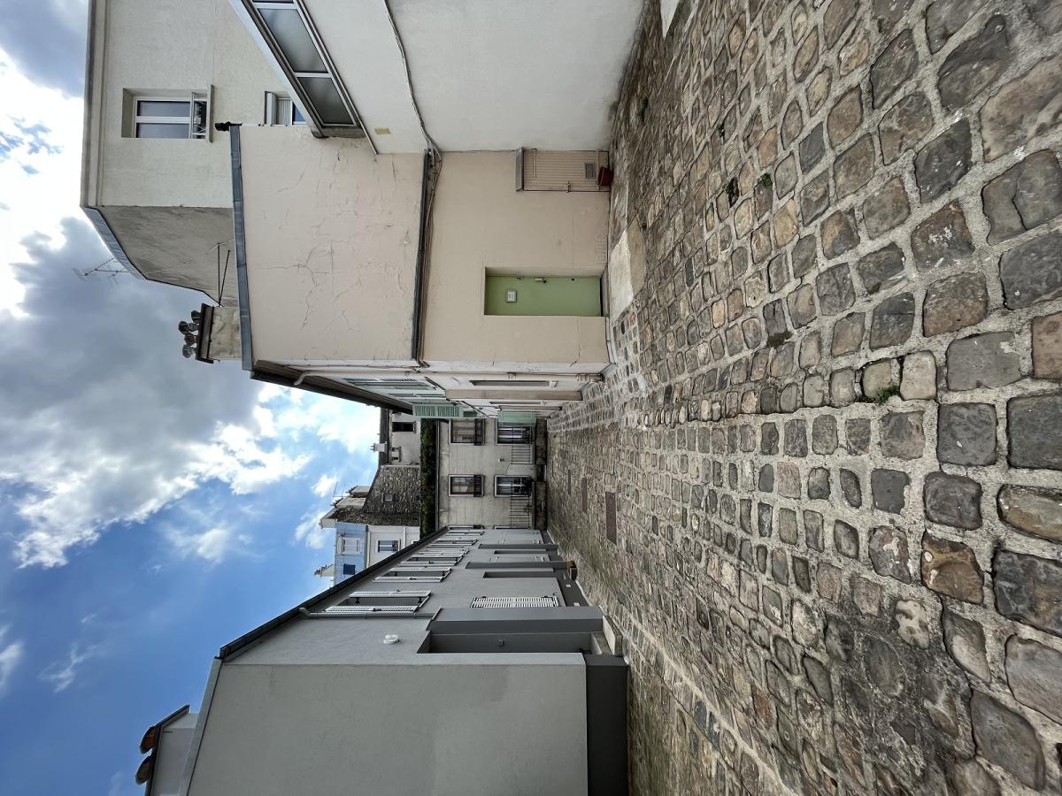 A LOUER STUDIO 25.39m2 PARIS XIIème Métro Dugommier