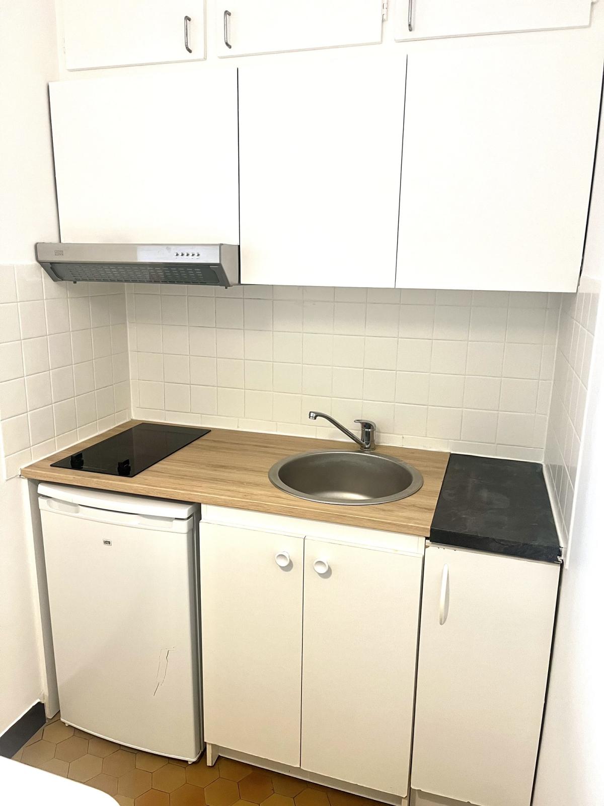 A LOUER STUDIO 25.39m2 PARIS XIIème Métro Dugommier